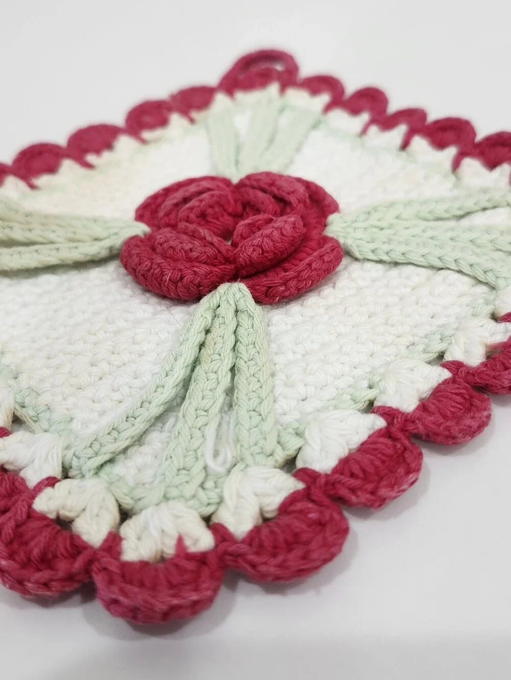 Potholder 2 Piece Set Red & White Roses Hand Crocheted Retro Nostalgia